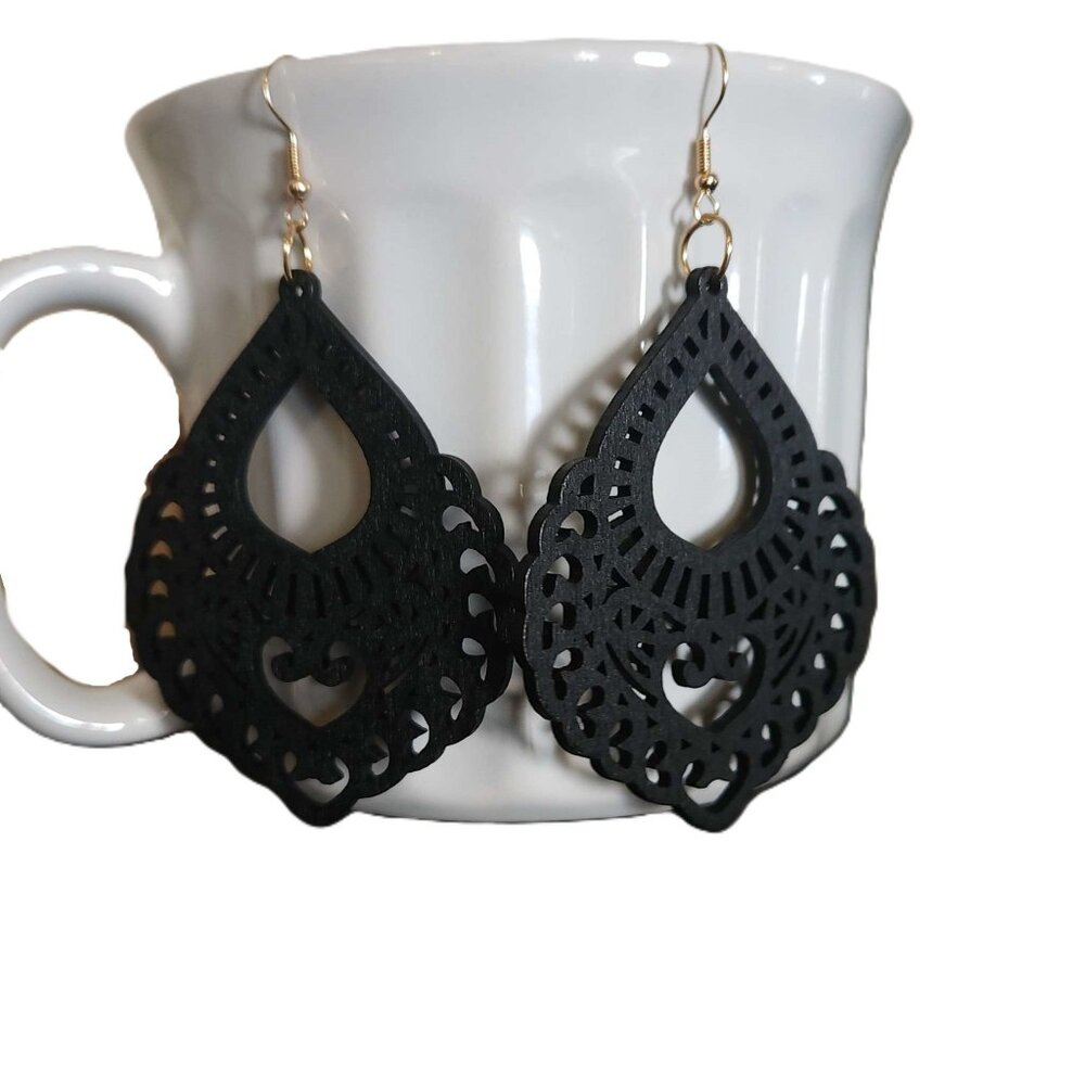 ❤️ 4/$20 New wood carved earrings Lightweight dangle Black oval swirls funky